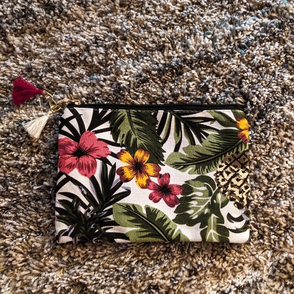 Handbags - ▪️ Tropical Cosmetic Case.